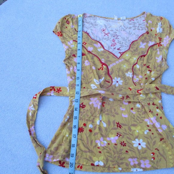 Anthropologie’s Moth Top Women's S Yellow Floral Short Sleeve Pink & Red Flowers - Picture 12 of 13